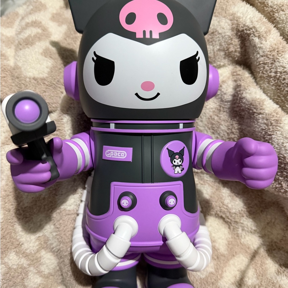Mega Space Molly 400% Kuromi Figure